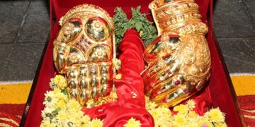 ಚಿತ್ರ ಕೃಪೆ : ಟಿಟಿಡಿ ತಿರುಪತಿ ಶ್ರೀ ವೆಂಕಟೇಶ್ವರ ಸ್ವಾಮಿ ದೇವಸ್ಥಾನಕ್ಕೆ ದಾನ ನೀಡಲಾದ ವಜ್ರ ಕಚಿತ ಬಂಗಾರದ ಹಸ್ತ
