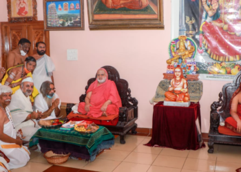 ಶೃಂಗೇರಿ ಪೀಠದಲ್ಲಿ ಜಗದ್ಗುರು ಶ್ರೀ ಭಾರತಿ ತೀರ್ಥ ಮಹಾಸ್ವಾಮಿಗಳಿಂದ ಆಶೀರ್ವಾದ ಪಡೆದ ಶಾರದಾ ಸರ್ವಜ್ಞ ಪೀಠ ಸಂರಕ್ಷಣಾ ಸಮಿತಿ ನಿಯೋಗ