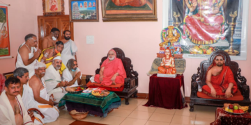 ಶೃಂಗೇರಿ ಪೀಠದಲ್ಲಿ ಜಗದ್ಗುರು ಶ್ರೀ ಭಾರತಿ ತೀರ್ಥ ಮಹಾಸ್ವಾಮಿಗಳಿಂದ ಆಶೀರ್ವಾದ ಪಡೆದ ಶಾರದಾ ಸರ್ವಜ್ಞ ಪೀಠ ಸಂರಕ್ಷಣಾ ಸಮಿತಿ ನಿಯೋಗ