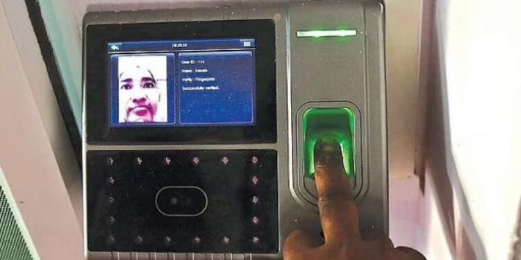 ಬಯೋಮೆಟ್ರಿಕ್ ಹಾಜರಾತಿ ಯಂತ್ರದ ಸಾಂದರ್ಭಿಕ ಚಿತ್ರ