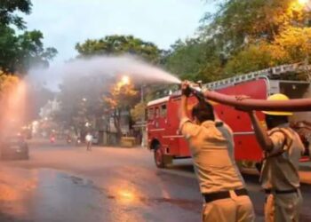 ಅಗ್ನಿಶಾಮಕ ಸಿಬ್ಬಂದಿ ಕಾರ್ಯನಿರ್ವಹಿಸುತ್ತಿರುವ ಸಾಂದರ್ಭಿಕ ಚಿತ್ರ