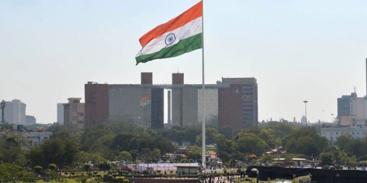 ನವದೆಹಲಿಯ ರಾಜೀವ್ ಚೌಕ್ ಪ್ರದೇಶದಲ್ಲಿರುವ ಅತಿದೊಡ್ಡ ಸ್ಮಾರಕ ಬಾವುಟ ಸ್ಥಳದ ಚಿತ್ರ. ಚಿತ್ರಕೃಪೆ : ಎಫ್ ಎಫ್ ಐ