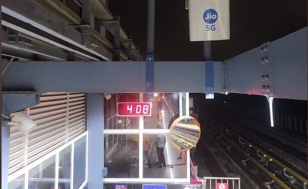 ಬೆಂಗಳೂರಿನ ಎಂ.ಜಿ.ರಸ್ತೆ ಮೆಟ್ರೊ ನಿಲ್ದಾಣದಲ್ಲಿ ಪ್ರಾಯೋಗಿಕವಾಗಿ 5ಜಿ ನೆಟ್ ವರ್ಕ್ ಅಳವಡಿಕೆ ಚಿತ್ರ