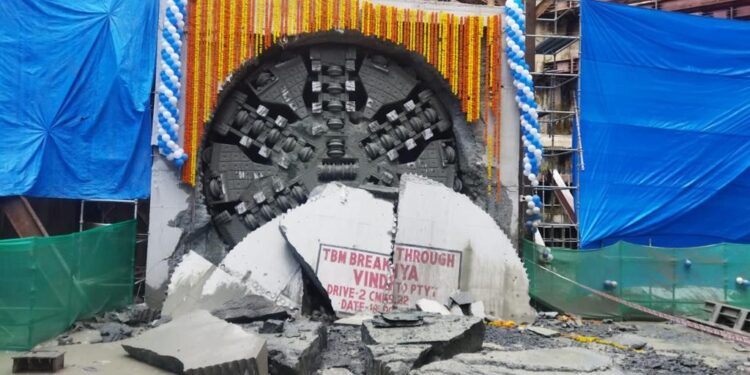 ವಿಂಧ್ಯಾ ಟಿಬಿಎಮ್ ಯಂತ್ರ ಪಾಟರಿ ಟೌನ್ ನಿಲ್ದಾಣದಿಂದ ಯಶಸ್ವಿಯಾಗಿ ಹೊರಬಂದ ಚಿತ್ರ