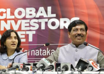 ಜಾಗತಿಕ ಹೂಡಿಕೆದಾರರ ಸಮಾವೇಶ-2022 ಪೂರ್ವಸಿದ್ಧತೆಗಳ ಕುರಿತು ಗುರುವಾರ ಕರೆದಿದ್ದ ಪತ್ರಿಕಾಗೋಷ್ಠಿಯಲ್ಲಿ ಮಾತನಾಡುತ್ತಿರುವ ಮಧ್ಯಮ ಮತ್ತು ಭಾರೀ ಕೈಗಾರಿಕಾ ಸಚಿವ ಮುರುಗೇಶ್ ನಿರಾಣಿ