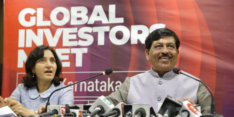 ಜಾಗತಿಕ ಹೂಡಿಕೆದಾರರ ಸಮಾವೇಶ-2022 ಪೂರ್ವಸಿದ್ಧತೆಗಳ ಕುರಿತು ಗುರುವಾರ ಕರೆದಿದ್ದ ಪತ್ರಿಕಾಗೋಷ್ಠಿಯಲ್ಲಿ ಮಾತನಾಡುತ್ತಿರುವ ಮಧ್ಯಮ ಮತ್ತು ಭಾರೀ ಕೈಗಾರಿಕಾ ಸಚಿವ ಮುರುಗೇಶ್ ನಿರಾಣಿ