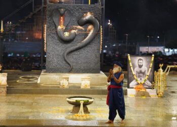 ಚಿಕ್ಕಬಳ್ಳಾಪುರದಲ್ಲಿ ಇಶಾ ಯೋಗ ಕೇಂದ್ರದಲ್ಲಿ ನಾಗಪ್ರತಿಷ್ಠೆ ಕಾರ್ಯಕ್ರಮದ ನಡೆದ ಸಂದರ್ಭದ ಚಿತ್ರ