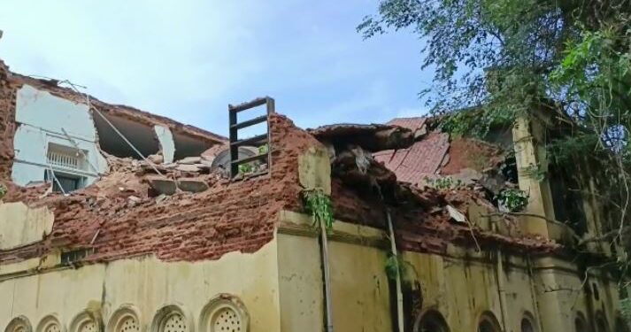 ಮೈಸೂರಿನ ಮಹಾರಾಣಿ ಕಾಲೇಜಿನ ಕಟ್ಟಡ ಕುಸಿದು ಬಿದ್ದಿರುವ ಚಿತ್ರ