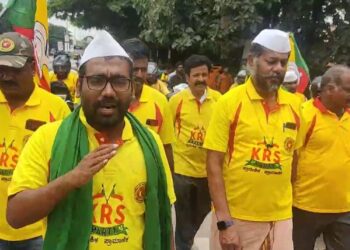 ತುಮಕೂರಿನಲ್ಲಿ ಕೆಆರ್ ಪಕ್ಷದ ಕಾರ್ಯಕರ್ತರು ಆಪರೇಷನ್ ವೀರಾಚಾರಿ ಕಾರ್ಯಾಚರಣೆಗೆ ತೆರಳುತ್ತಿರುವ ಚಿತ್ರ