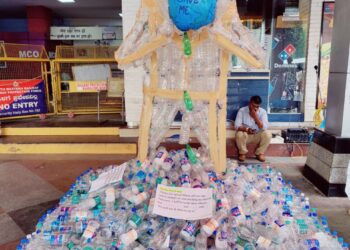 ಕ್ರಾಂತಿವೀರ ಸಂಗೊಳ್ಳಿ ರಾಯಣ್ಣ ರೈಲ್ವೆ ನಿಲ್ದಾಣದಲ್ಲಿ ಪ್ಲಾಸ್ಟಿಕ್ ಬಳಕೆ ನಿಷೇಧದ ಬಗ್ಗೆ ನೈಋತ್ಯ ರೈಲ್ವೆ ಇಲಾಖೆಯಿಂದ ಜಾಗೃತಿ ಕಾರ್ಯಕ್ರಮ ಹಮ್ಮಿಕೊಳ್ಳಲಾಯಿತು.