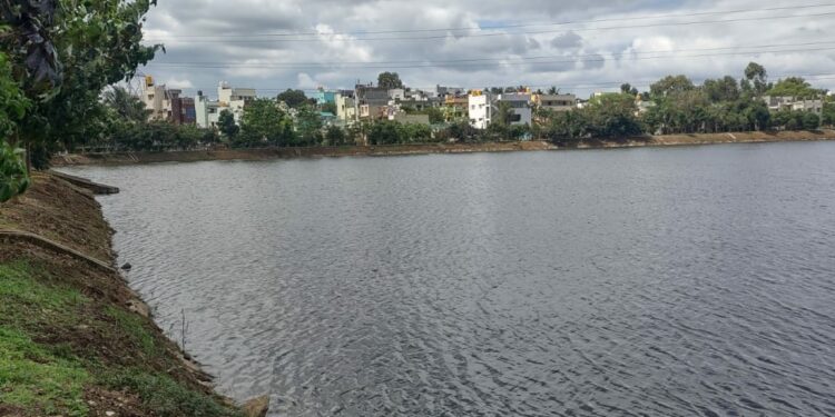 ಸಿಂಗಾಪುರ ಕೆರೆಯ ಸಾಂದರ್ಭಿಕ ಚಿತ್ರ