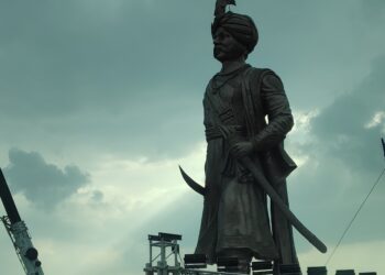 ಕೆಐಎಎಲ್ ವಿಮಾನ ನಿಲ್ದಾಣದ ಸಮೀಪ ತಲೆ ಎತ್ತಿರುವ ನಾಡಪ್ರಭು ಕೆಂಪೇಗೌಡರ ಬೃಹತ್ ಪ್ರತಿಮೆಯ ಚಿತ್ರ