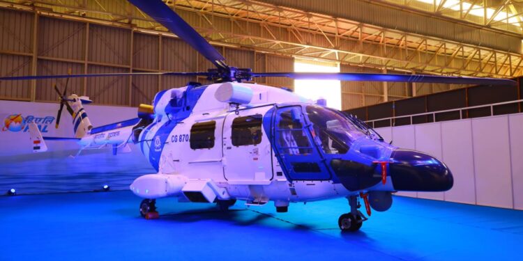 ಎಚ್ಎಎಲ್ ತಯಾರಿತ 16ರ ಸರಣಿಯ ಎಂಕೆ3 ಎಎಲ್ ಎಚ್ ಹೆಲಿಕಾಪ್ಟರನ್ನು ಎಚ್ಎಎಲ್ ನ ಹಿರಿಯ ಅಧಿಕಾರಿಗಳು ಭಾರತೀಯ ಕರಾವಳಿ ಕಾವಲು ಪಡೆಗೆ ಹಸ್ತಾಂತರಿಸಿದರು.