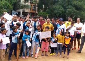 ರಾಜರಾಜೇಶ್ವರಿ ನಗರದಲ್ಲಿನ ಕೆಂಪೇಗೌಡ ಕ್ರೀಡಾಂಗಣದಲ್ಲಿ ಬಿಬಿಎಂಪಿ ಶಾಲೆ ನಿರ್ಮಿಸದೆ ಮೈದಾನ ಉಳಿಸುವಂತೆ ಆಗ್ರಹಿಸಿ ಇತ್ತೀಚೆಗೆ ಸ್ಥಳೀಯ ಮಕ್ಕಳು ಪ್ರತಿಭಟನೆ ನಡೆಸಿದ್ದರು.