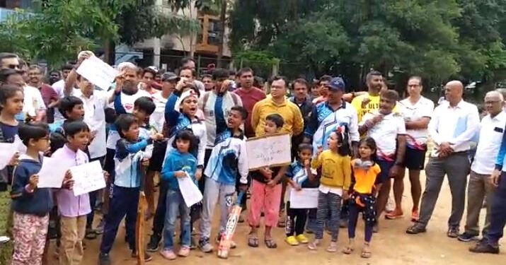 ರಾಜರಾಜೇಶ್ವರಿ ನಗರದಲ್ಲಿನ ಕೆಂಪೇಗೌಡ ಕ್ರೀಡಾಂಗಣದಲ್ಲಿ ಬಿಬಿಎಂಪಿ ಶಾಲೆ ನಿರ್ಮಿಸದೆ ಮೈದಾನ ಉಳಿಸುವಂತೆ ಆಗ್ರಹಿಸಿ ಇತ್ತೀಚೆಗೆ ಸ್ಥಳೀಯ ಮಕ್ಕಳು ಪ್ರತಿಭಟನೆ ನಡೆಸಿದ್ದರು.