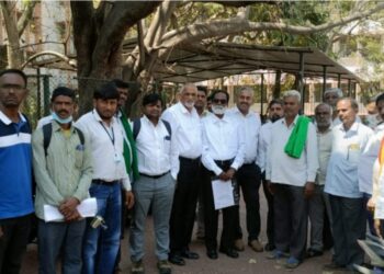 ಲೋಕಾಯುಕ್ತರ ರಾಜೀನಾಮೆಗೆ ಆಗ್ರಹಿಸಿ ಲೋಕಾಯುಕ್ತರ ಕಚೇರಿಗೆ  ತೆರಳಿದ್ದ ಪ್ರಜಾ ನ್ಯಾಯ ವೇದಿಕೆ ಹಾಗೂ ವಿವಿಧ ಸಂಘಟನೆಗಳ ಮುಖಂಡರ ನಿಯೋಗ