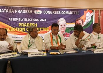ನಗರದ ಖಾಸಗಿ ರೆಸಾರ್ಟ್ ನಲ್ಲಿ ಗುರುವಾರ ಕಾಂಗ್ರೆಸ್ ಅಭ್ಯರ್ಥಿಗಳ ಆಯ್ಕೆ ಸಮಿತಿ ಸಭೆ ಎಐಸಿಸಿ ಪ್ರಧಾನ ಕಾರ್ಯದರ್ಶಿ ರಣದೀಪ್ ಸಿಂಗ್ ಸುರ್ಜೆವಾಲ ನೇತೃತ್ವದಲ್ಲಿ ನಡೆಯಿತು.