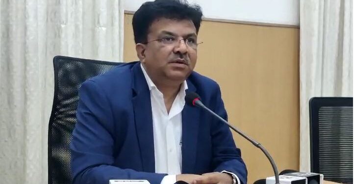 ಬಿಬಿಎಂಪಿ ಹಣಕಾಸು ವಿಶೇಷ ಆಯುಕ್ತ ಜಯರಾಮ್ ರಾಯಪುರ ಬುಧವಾರ ಪಾಲಿಕೆ ಕೇಂದ್ರ ಕಚೇರಿಯಲ್ಲಿ ತುರ್ತು ಪತ್ರಿಕಾಗೋಷ್ಠಿ ಉದ್ದೇಶಿಸಿ ಮಾತನಾಡುತ್ತಿರುವುದು.