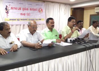 ಕರ್ನಾಟಕ ಪ್ರದೇಶ ಕುರುಬರ ಸಂಘದಲ್ಲಿ ಬುಧವಾರ ಕರೆದಿದ್ದ ಪತ್ರಿಕಾಗೋಷ್ಠಿಯಲ್ಲಿ ಮಾತನಾಡುತ್ತಿರುವ ಸಂಘದ ಪದಾಧಿಕಾರಿಗಳು