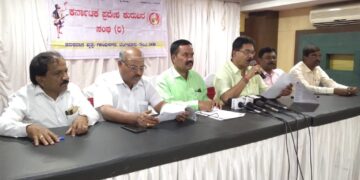 ಕರ್ನಾಟಕ ಪ್ರದೇಶ ಕುರುಬರ ಸಂಘದಲ್ಲಿ ಬುಧವಾರ ಕರೆದಿದ್ದ ಪತ್ರಿಕಾಗೋಷ್ಠಿಯಲ್ಲಿ ಮಾತನಾಡುತ್ತಿರುವ ಸಂಘದ ಪದಾಧಿಕಾರಿಗಳು