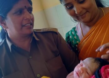 ಕೆಎಸ್ ಆರ್ ಟಿಸಿ ಬಸ್ಸಿನಲ್ಲಿಯೇ ಮಹಿಳೆಯೊಬ್ಬರಿಗೆ ಹೆರಿಗೆ ಮಾಡಿಸಿ ಮಾನವೀಯತೆ ಮೆರೆದೆ ನಿರ್ವಾಹಕಿ ವಸಂತಮ್ಮ (ಕಾಕಿ ಬಟ್ಟೆ ಧರಿಸಿದವರು)