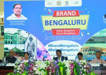 ಬ್ರಾಂಡ್ ಬೆಂಗಳೂರು ಕುರಿತಂತೆ ಬೆಂಗಳೂರು ಅಭಿವೃದ್ಧಿ ಸಚಿವ ಡಿ.ಕೆ.ಶಿವಕುಮಾರ್, ನಗರದ ಉದ್ಯಮಿಗಳೊಂದಿಗೆ ಶನಿವಾರ ಸಭೆ ನಡೆಸಿದರು.