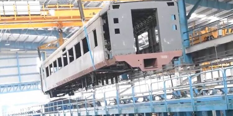 ಚೆನ್ನೈ ನಲ್ಲಿರುವ ರೈಲ್ವೆ ಬೋಗಿ ತಯಾರಿಕಾ ಕಾರ್ಖಾನೆ ಚಿತ್ರ (ಚಿತ್ರ ಕೃಪೆ : ಚೆನ್ನೈ ಐಸಿಎಫ್)