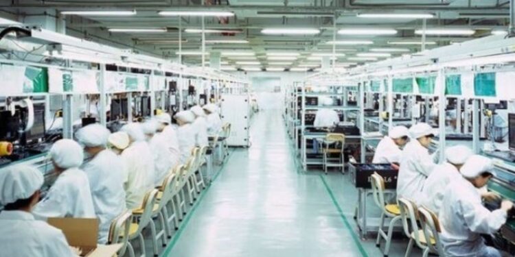 ಫಾಕ್ಸ್ ಕಾನ್ ಕಂಪನಿಯ ಕಾರ್ಖಾನೆ ಒಳಗಿನ ಸಾಂದರ್ಭಿಕ ಚಿತ್ರ