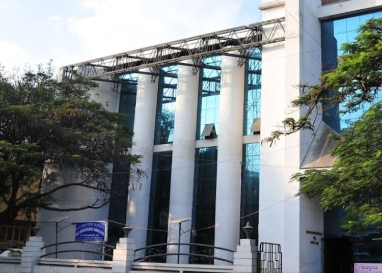 ಕರ್ನಾಟಕ ಕೆಎಎಸ್ ಅಧಿಕಾರಿಗಳ ಸಂಘದ ಕಟ್ಟಡದ ಸಾಂದರ್ಭಿಕ ಚಿತ್ರ. (ಕೃಪೆ : KASOA)