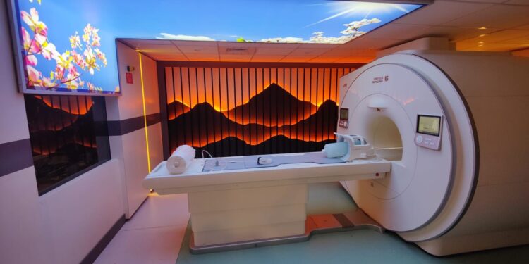 ಅತ್ಯಾಧುನಿಕ ಎಂಆರ್ ಐ ಸ್ಕ್ಯಾನಿಂಗ್ ಯಂತ್ರದ ಚಿತ್ರ.