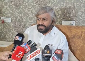ಬೀದರ್ ನಲ್ಲಿಂದು ವನ್ಯಜೀವಿ ಅಂಗಾಂಗಳ ದಾಸ್ತಾನು, ಸಂಗ್ರಹ ಮತ್ತಿತರ ವಿಚಾರಗಳ ಬಗ್ಗೆ ಮಾಧ್ಯಮಗಳೊಂದಿಗೆ ಅರಣ್ಯ ಸಚಿವ ಈಶ್ವರ್ ಖಂಡ್ರೆ ಮಾತನಾಡುತ್ತಿರುವ ಚಿತ್ರ.
