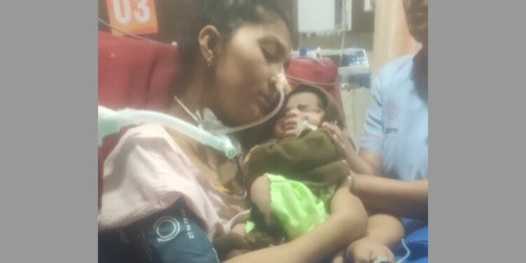 ಅನಾರೋಗ್ಯಕ್ಕೆ ತುತ್ತಾದ ಮಹಿಳೆ ತನ್ನ ಎಳೆಯ ಮಗುವನ್ನು ಬಿಗಿದಪ್ಪಿಕೊಂಡಿರುವ ವಿಡಿಯೋ ಸಾಮಾಜಿಕ ಜಾಲತಾಣದಲ್ಲಿ ವೈರಲ್ ಆಗಿತ್ತು.