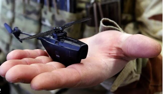 ಯೋಧರೊಬ್ಬರ ಹಸ್ತದ ಗಾತ್ರಕ್ಕಿಂತ ಕಡಿಮೆ ಪ್ರಮಾಣವಿರುವ ಬ್ಲಾಕ್ ಹಾರ್ನೆಟ್ ಯುಎವಿ ಹೆಲಿಕಾಪ್ಟರ್ ಸಾಂದರ್ಭಿಕ ಚಿತ್ರ.