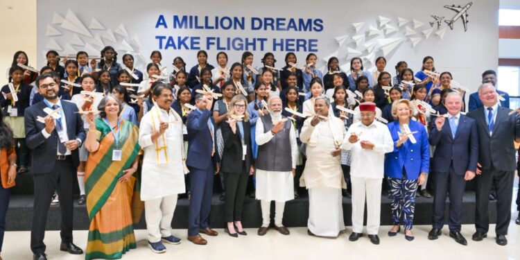 ಬೆಂಗಳೂರಿನ ದೇವನಹಳ್ಳಿಯಲ್ಲಿ ನಿರ್ಮಿಸಲಾದ ಬೋಯಿಂಗ್ ಸಂಸ್ಥೆಯ  ಬಿಐಇಟಿಸಿ ಕ್ಯಾಂಪಸ್ ಅನ್ನು ಪ್ರಧಾನಮಂತ್ರಿ ನರೇಂದ್ರ ಮೋದಿ ಶುಕ್ರವಾರ ಉದ್ಘಾಟಿಸಿದರು. ಇದೇ ಸಂದರ್ಭದಲ್ಲಿ ರಾಜ್ಯಪಾಲ ಥಾವರ್ ಚಂದ್ ಗೆಹ್ಲೋತ್, ಮುಖ್ಯಮಂತ್ರಿ ಸಿದ್ದರಾಮಯ್ಯ, ವಿಪಕ್ಷ ನಾಯಕ ಆರ್.ಅಶೋಕ್ ಮೊದಲಾದವರು ಉಪಸ್ಥಿತರಿದ್ದರು.