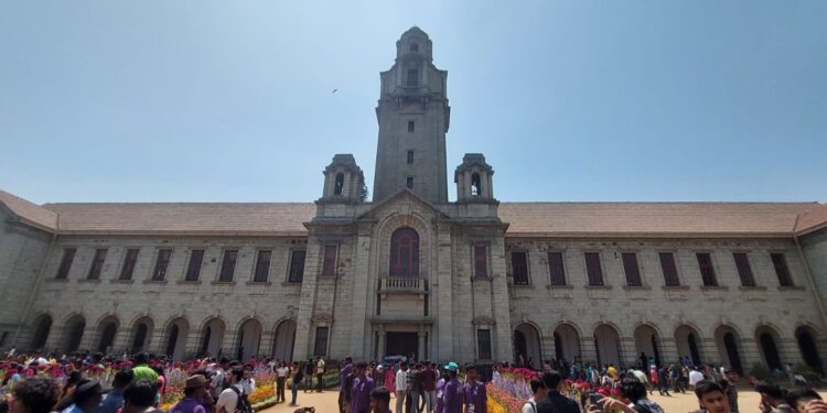 ಬೆಂಗಳೂರಿನಲ್ಲಿರುವ ಐತಿಹಾಸಿಕ ಭಾರತೀಯ ವಿಜ್ಞಾನ ಕೇಂದ್ರದ ಪ್ರಧಾನ ಕಟ್ಟಡದ ಚಿತ್ರ.