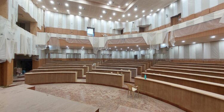 ಬಿಬಿಎಂಪಿಯ ನಾಡಪ್ರಭು ಕೆಂಪೇಗೌಡ ಕೌನ್ಸಿಲ್ ಸಭಾಂಗಣದ ನವೀಕೃತ ಒಳಾಂಗಣ ವಿನ್ಯಾಸದ ನೋಟ.