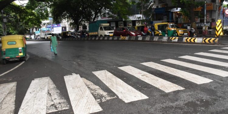 ಬೆಂಗಳೂರಿನ ರಸ್ತೆಯೊಂದರ ಸಾಂದರ್ಭಿಕ ಚಿತ್ರ.