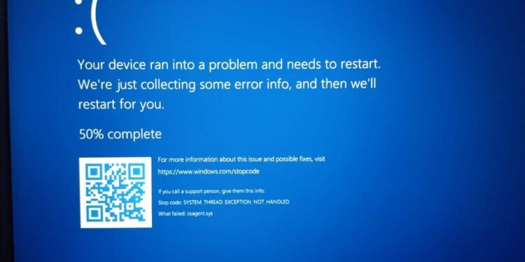 ಮೈಕ್ರೋಸಾಫ್ಟ್ ವಿಂಡೋಸ್ ಕಾರ್ಯನಿರ್ವಹಣೆ ಕಂಪ್ಯೂಟರ್ ಸ್ಕ್ರೀನ್ ನಲ್ಲಿ ತಾಂತ್ರಿಕ ತೊಂದರೆ ಕಂಡು ಬಂದಿರುವ ಬಗ್ಗೆ ಡಿಸ್ ಪ್ಲೇ ನೋಡಬಹುದು.