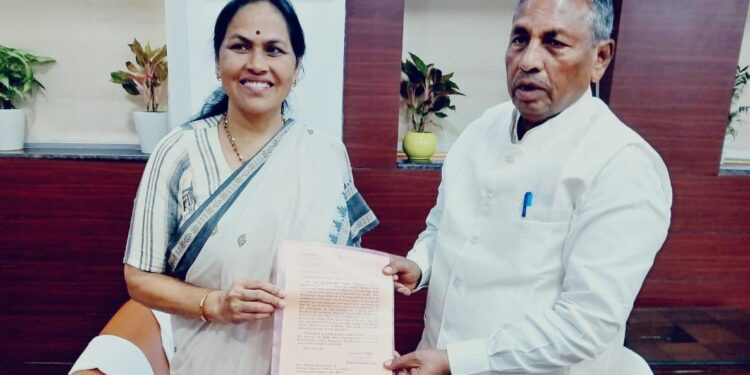 Shobha Karandlaje And KH Muniyappa