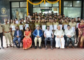 ಬೆಂಗಳೂರಿನ ಕೆಎಸ್ ಆರ್ ಟಿಸಿ ಕೇಂದ್ರ ಕಚೇರಿಯಲ್ಲಿ ನಡೆದ ಸಮಾರಂಭದಲ್ಲಿ ಸಾರಿಗೆ ಸಚಿವ ರಾಮಲಿಂಗಾರೆಡ್ಡಿ ಅವರು ಹೊಸದಾಗಿ ಆಯ್ತೆಯಾದ 51 ಮಂದಿ ಡ್ರೈವರ್ ಕಮ್ ಕಂಡೆಂಕ್ಟರ್ ಸಿಬ್ಬಂದಿಗೆ ನೇಮಕಾತಿ ಆದೇಶ ವಿತರಿಸಿದರು.